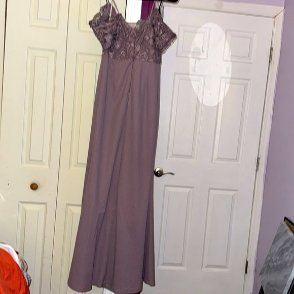 LIKE NEW! 💜 MAUVE COLD SHOULDER MAXI DRESS GOWN Womwn’a size Medium - Picture 14 of 14